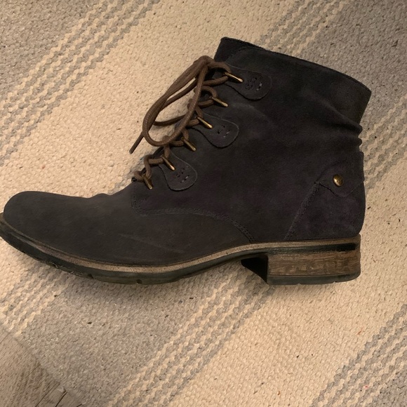 Boots - Picture 2 of 5